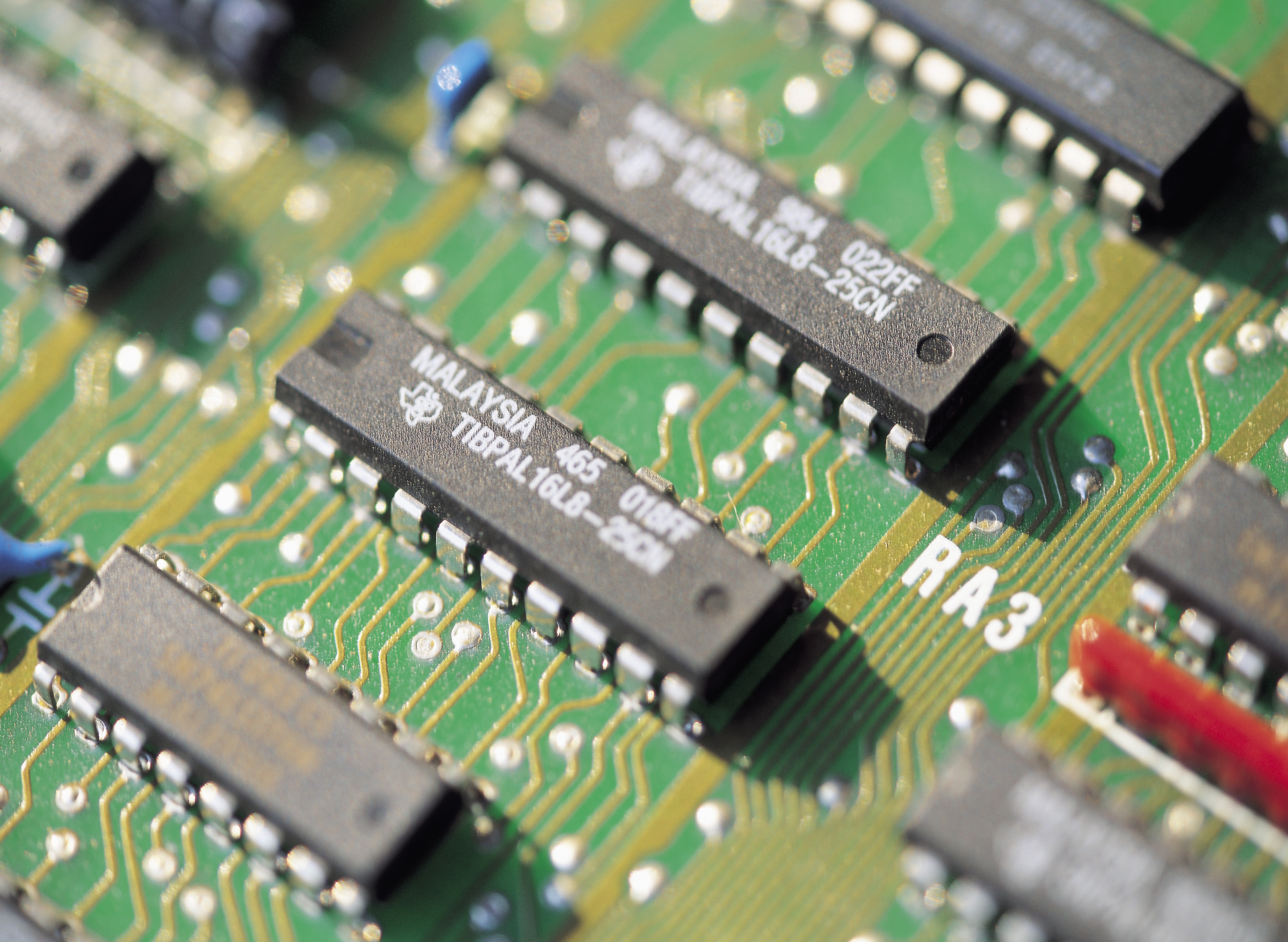 晟鼎小讲堂丨离子静电消除装置在半导体器件的应用